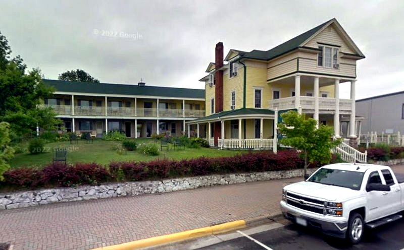 Colonial House Inn (Colonial House and Motel) - From Web Listing (newer photo)